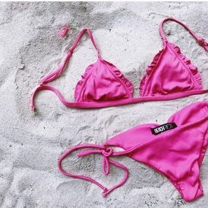 Hot pink beach riot bikini 👙